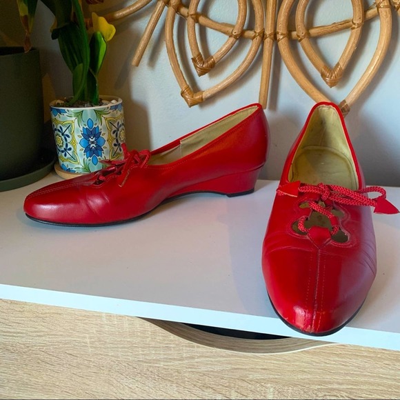 Vintage Red Johansen pumps with laces 9 (36) - Picture 1 of 12